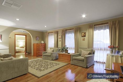 Property photo of 6 Satterley Close Endeavour Hills VIC 3802
