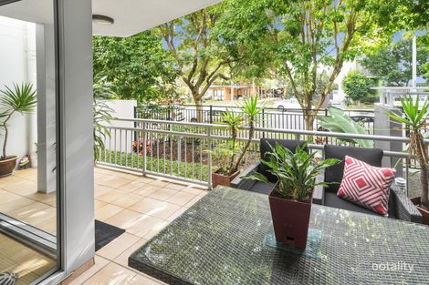 3/13-23 Bright Ave, Labrador, QLD 4215