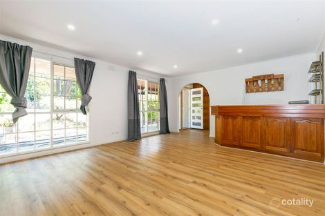 Property photo of 1 Redleaf Way Wheelers Hill VIC 3150
