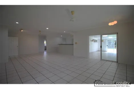Property photo of 32 Dungarvan Drive Brinsmead QLD 4870