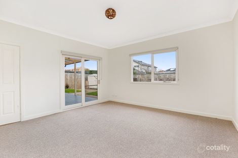 Property photo of 39 Snell Grove Oak Park VIC 3046