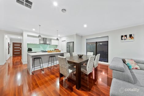 Property photo of 7 Mandalay Parade Fraser Rise VIC 3336