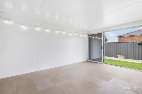 Property photo of 14 Meakin Way Deer Park VIC 3023