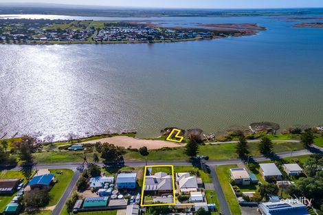 Property photo of 19 Captain Sturt Parade Hindmarsh Island SA 5214