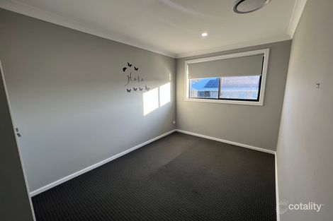 Property photo of 31 Kuttal Crescent Fletcher NSW 2287