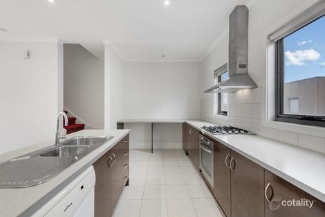 8/4 Hopetoun Grn, Caroline Springs, VIC 3023