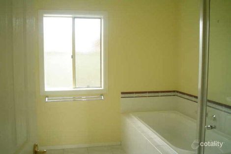 Property photo of 1 Gallop Close Cranbourne East VIC 3977
