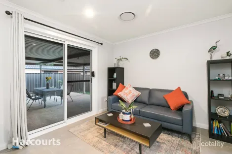 Property photo of 8 Hay Close St Clair NSW 2759