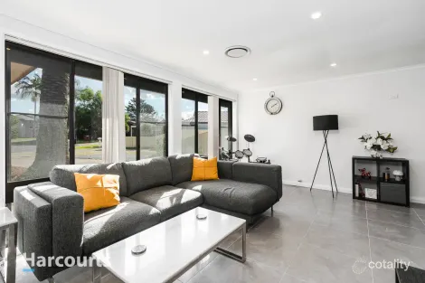 Property photo of 8 Hay Close St Clair NSW 2759