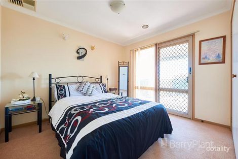 18 Harvey Pl, Endeavour Hills, VIC 3802