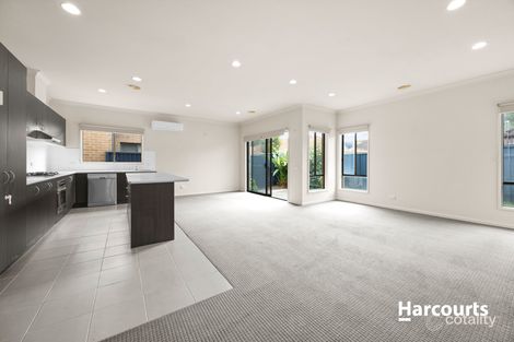 Property photo of 5 Dealbata Lane Pakenham VIC 3810