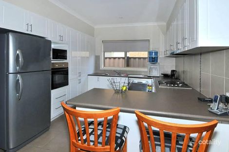 Property photo of 18 Ironbark Grove Burnside Heights VIC 3023