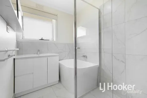 Property photo of 26 Ahern Road Pakenham VIC 3810