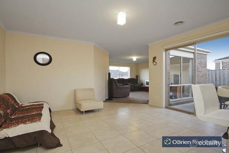 Property photo of 5 Fiscus Court Cranbourne VIC 3977