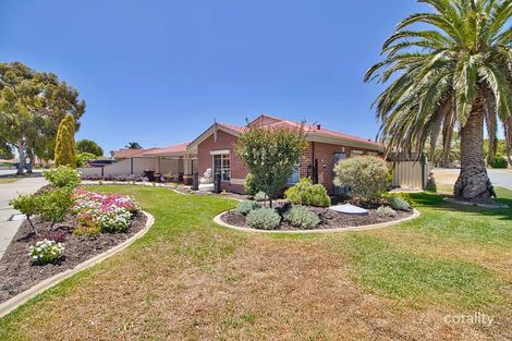 Property photo of 24 Woodbridge Drive Cooloongup WA 6168