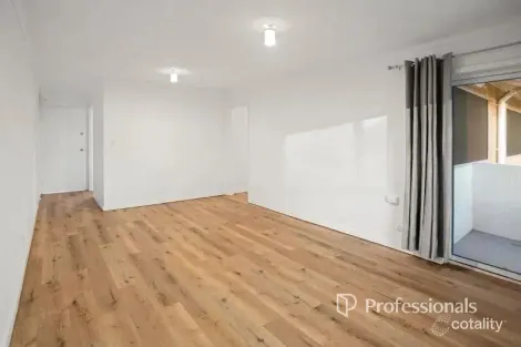 Property photo of 21/2 Rand Court Withers WA 6230