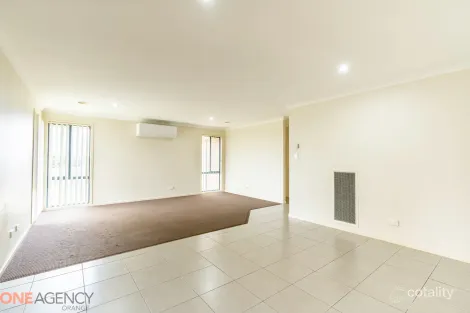 Property photo of 19 Quinlan Run Orange NSW 2800