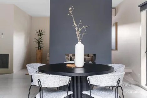 Property photo of 2/11 Walsh Street Eltham VIC 3095