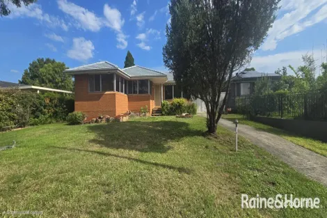 Property photo of 10 Manam Place Glenfield NSW 2167