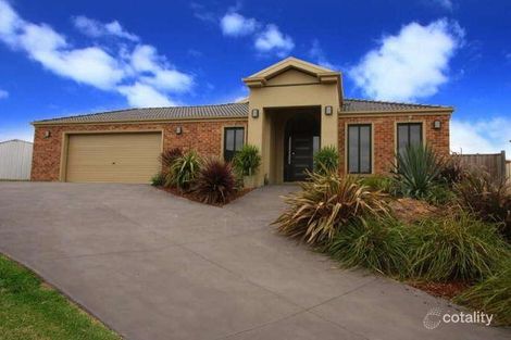 Property photo of 4 Landra Court Berwick VIC 3806