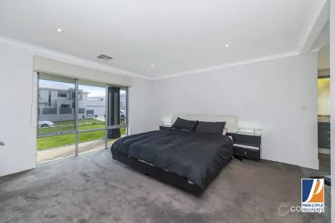 Property photo of 10 Seafarer Way Jindalee WA 6036