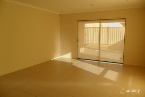 Property photo of 17 Wylie Circuit Burnside Heights VIC 3023