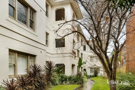 9/5 Robe St, St Kilda, VIC 3182
