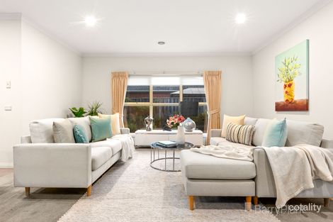 Property photo of 2 Banjo Paterson Drive Pakenham VIC 3810