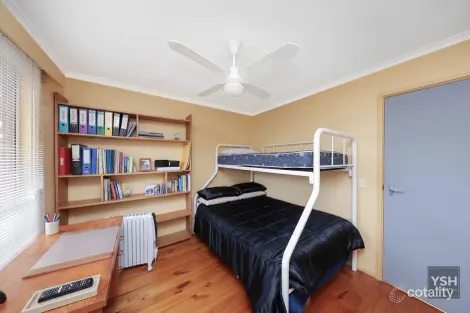 Property photo of 2 Berwick Place Melton West VIC 3337