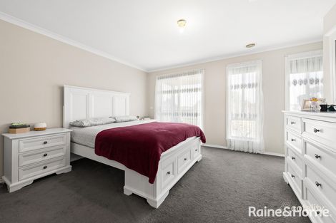 Property photo of 10 Osprey Place Craigieburn VIC 3064