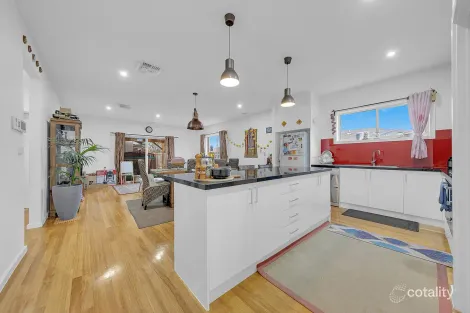 Property photo of 31 Linfield Parade Wollert VIC 3750