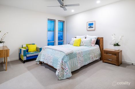 Property photo of 2121 Riverside Drive Hope Island QLD 4212