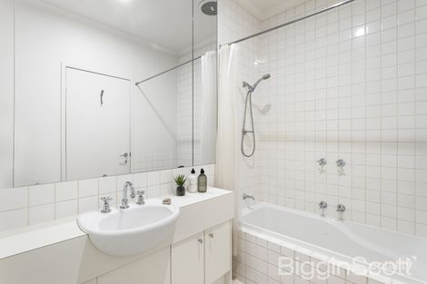 Property photo of 8 Portview Square Port Melbourne VIC 3207