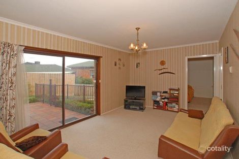 Property photo of 5 Mannering Drive Glen Waverley VIC 3150