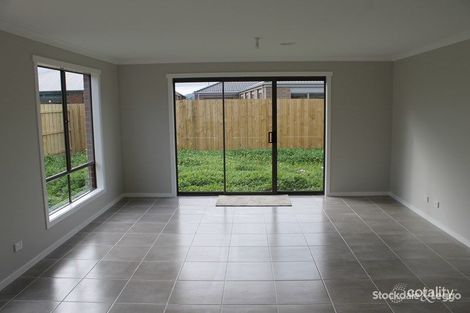 Property photo of 40 Bronzewing Street Pakenham VIC 3810