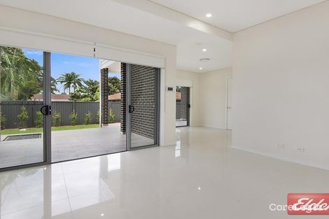 Property photo of 1/55 Greenmeadows Crescent Toongabbie NSW 2146