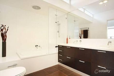 Property photo of 2 Birch Square Richmond VIC 3121