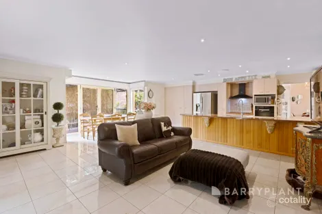 Property photo of 17 Solway Drive Glen Waverley VIC 3150