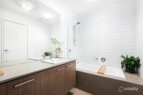 Property photo of 4 Peterlee Walk Werribee VIC 3030