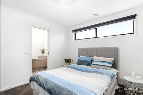 Property photo of 4 Peterlee Walk Werribee VIC 3030