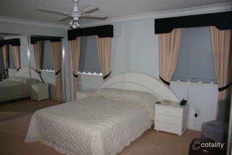 Property photo of 42 Dalgety Crescent Green Point NSW 2251
