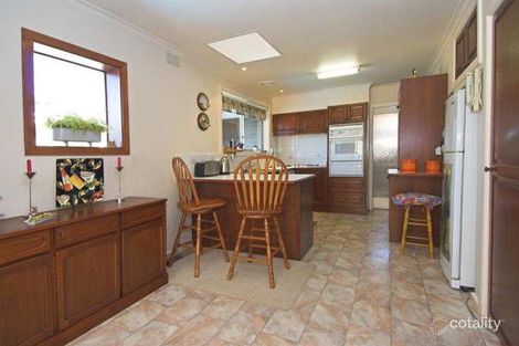 Property photo of 46 Sandhurst Crescent Bundoora VIC 3083