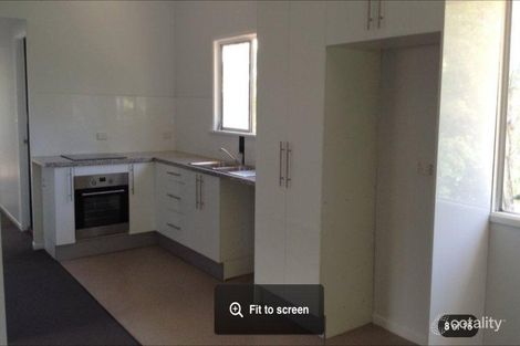 15 Stanley St, North Booval, QLD 4304