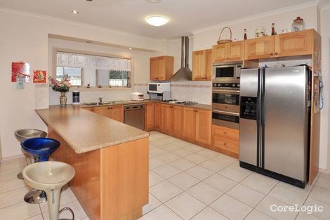 Property photo of 17 Milburn Circuit Caroline Springs VIC 3023
