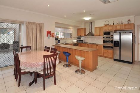 Property photo of 17 Milburn Circuit Caroline Springs VIC 3023
