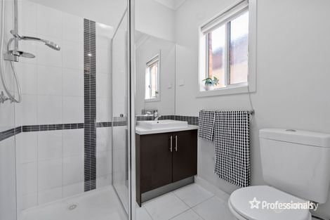 Property photo of 14 Barrington Circuit Caroline Springs VIC 3023