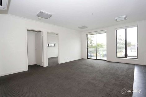 1/2 Yarra Bing Cres, Burwood, VIC 3125