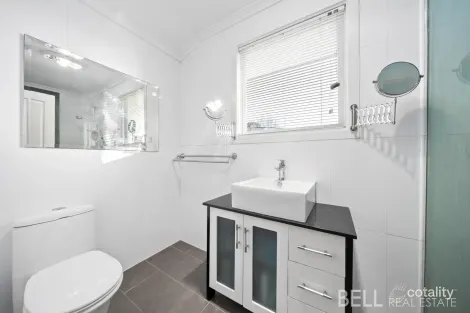Property photo of 2 Summerhill Road Montrose VIC 3765