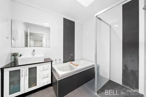 Property photo of 2 Summerhill Road Montrose VIC 3765