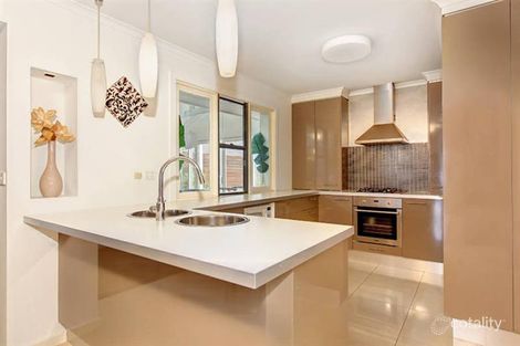 Property photo of 6 Norton Place Roxburgh Park VIC 3064